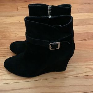 VINCE CAMUTO VC DENA ANKLE BOOTIES